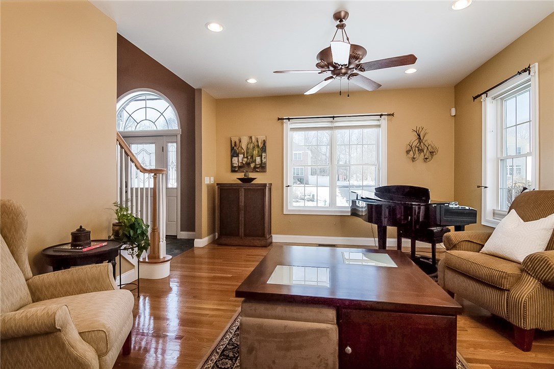 125 Fox Ridge Drive Cranston, RI 02921 - Photo 5 of 32 Gallery Image 5