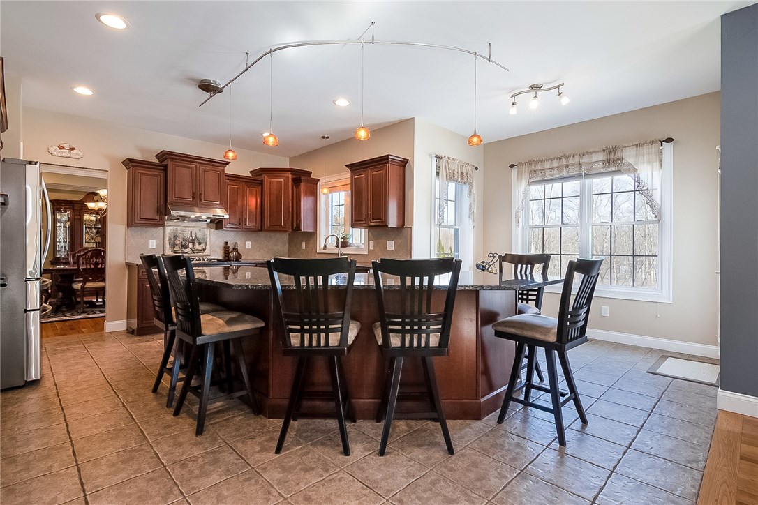 125 Fox Ridge Drive Cranston, RI 02921 - Photo 8 of 32 Gallery Image 8