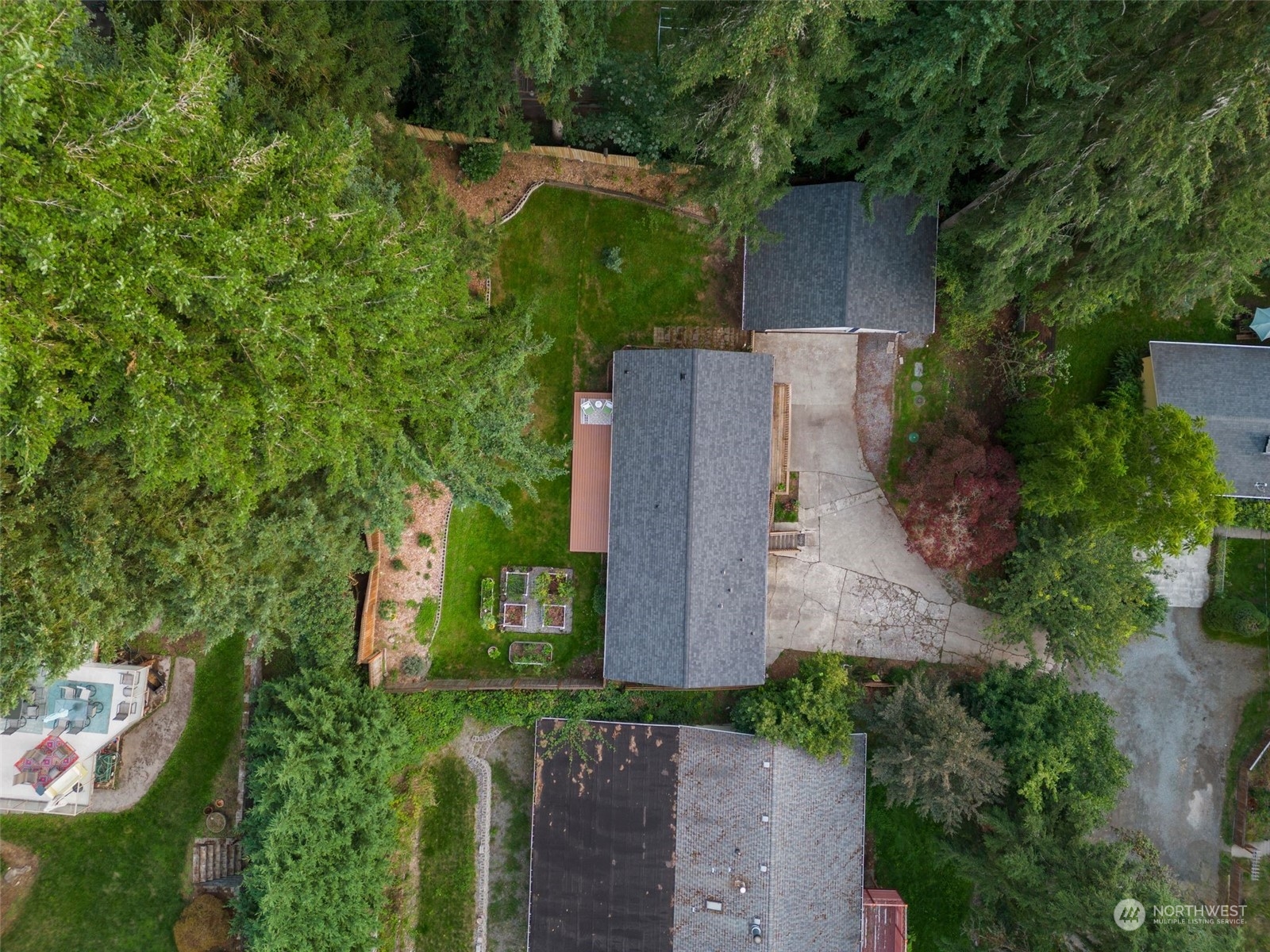 10414 147th Avenue Southeast Renton, WA 98059 - Photo 39 of 40 an aerial view of a house with a yard