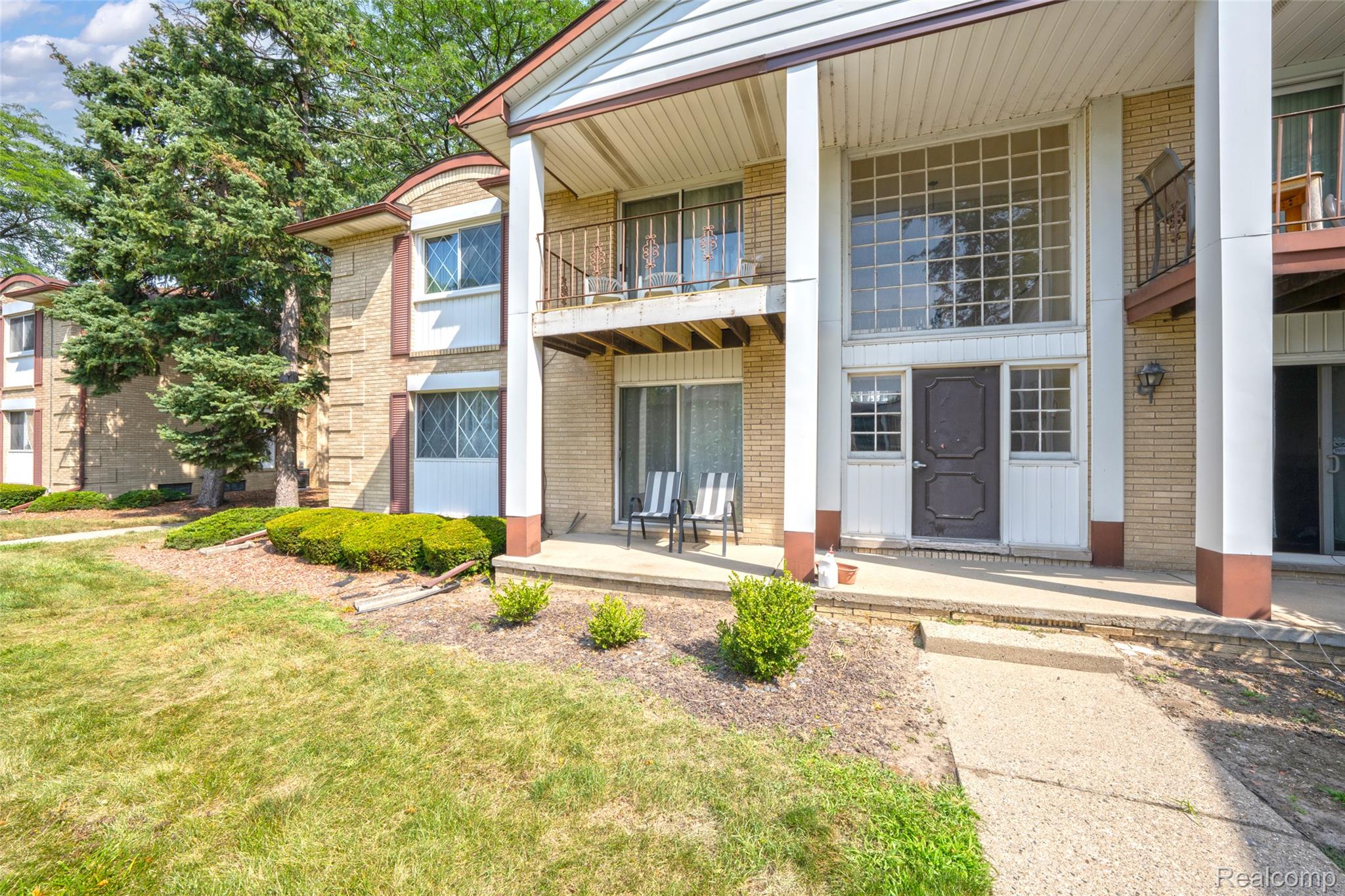 29289 Hayes Road, Unit F10 Warren, MI 48088 - Photo 8 of 40 08_Patio.jpg