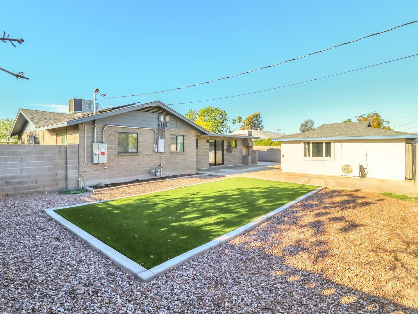 544 West 17th Place Tempe, AZ 85281 - Photo 36 of 38 a front view of a house with garden