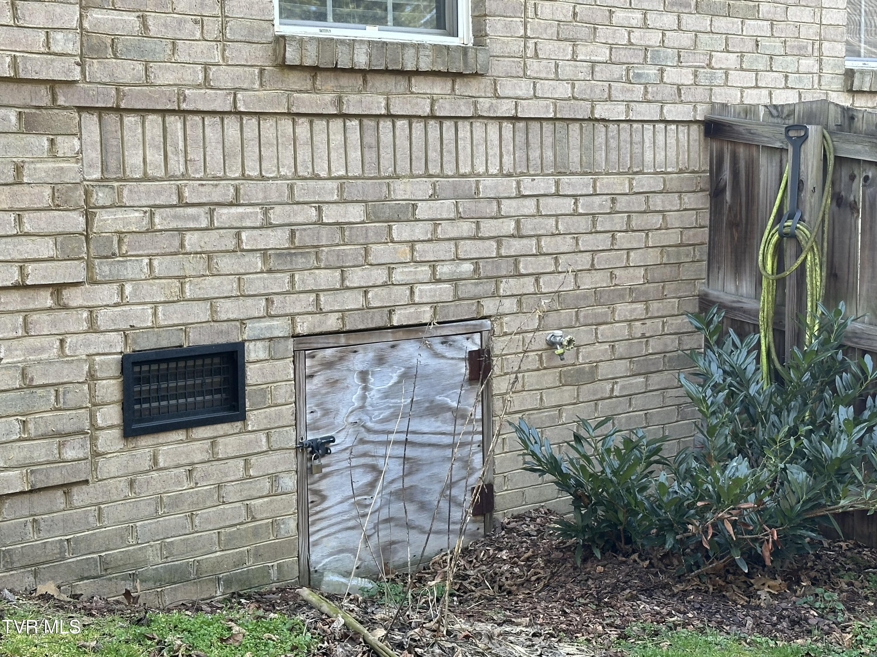 1321 Kendrick Creek Road Kingsport, TN 37663 - Photo 111 of 133 Entrance to crawspace