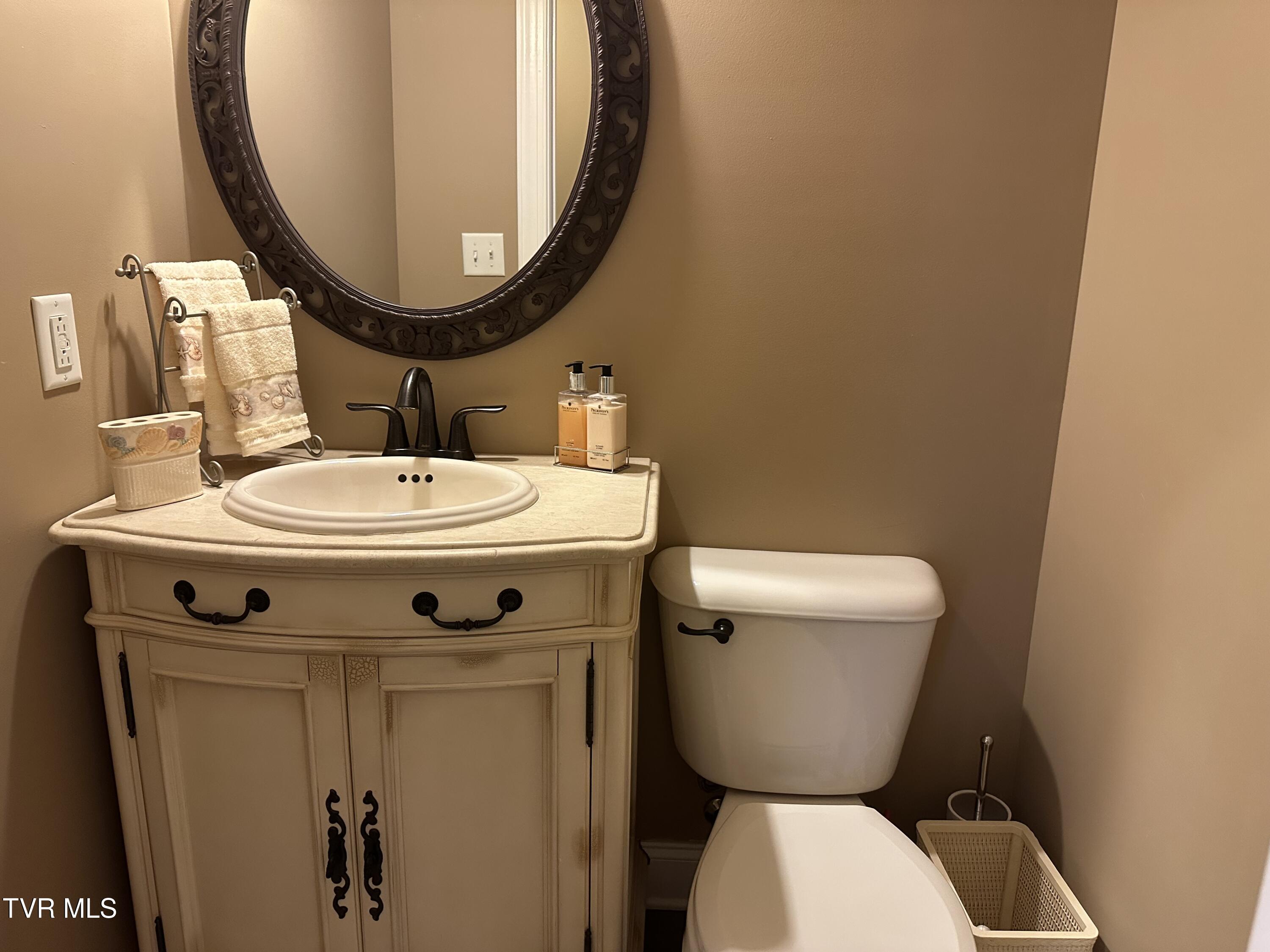 1321 Kendrick Creek Road Kingsport, TN 37663 - Photo 16 of 133 Powder room main level