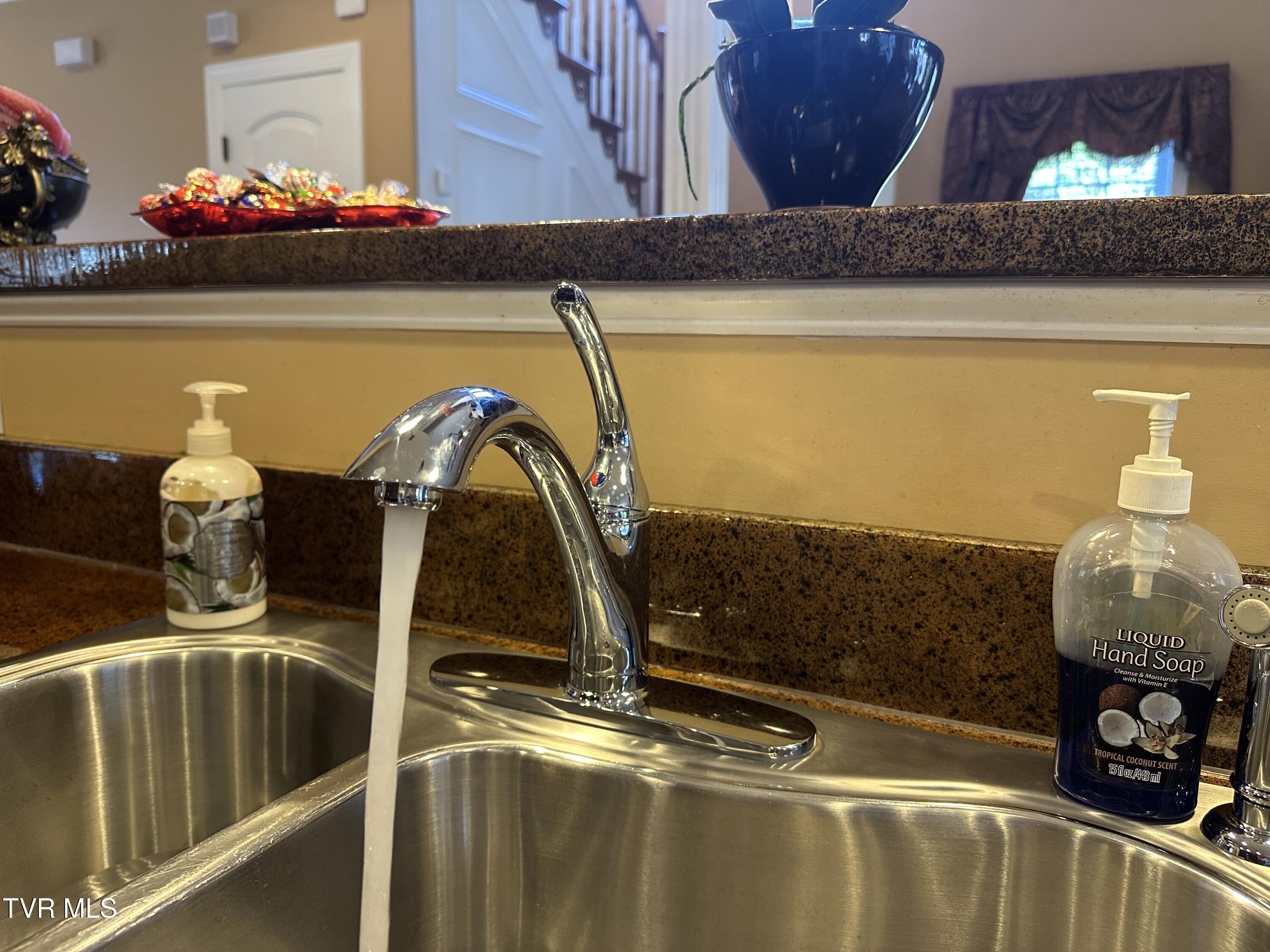 1321 Kendrick Creek Road Kingsport, TN 37663 - Photo 44 of 133 Open to great room