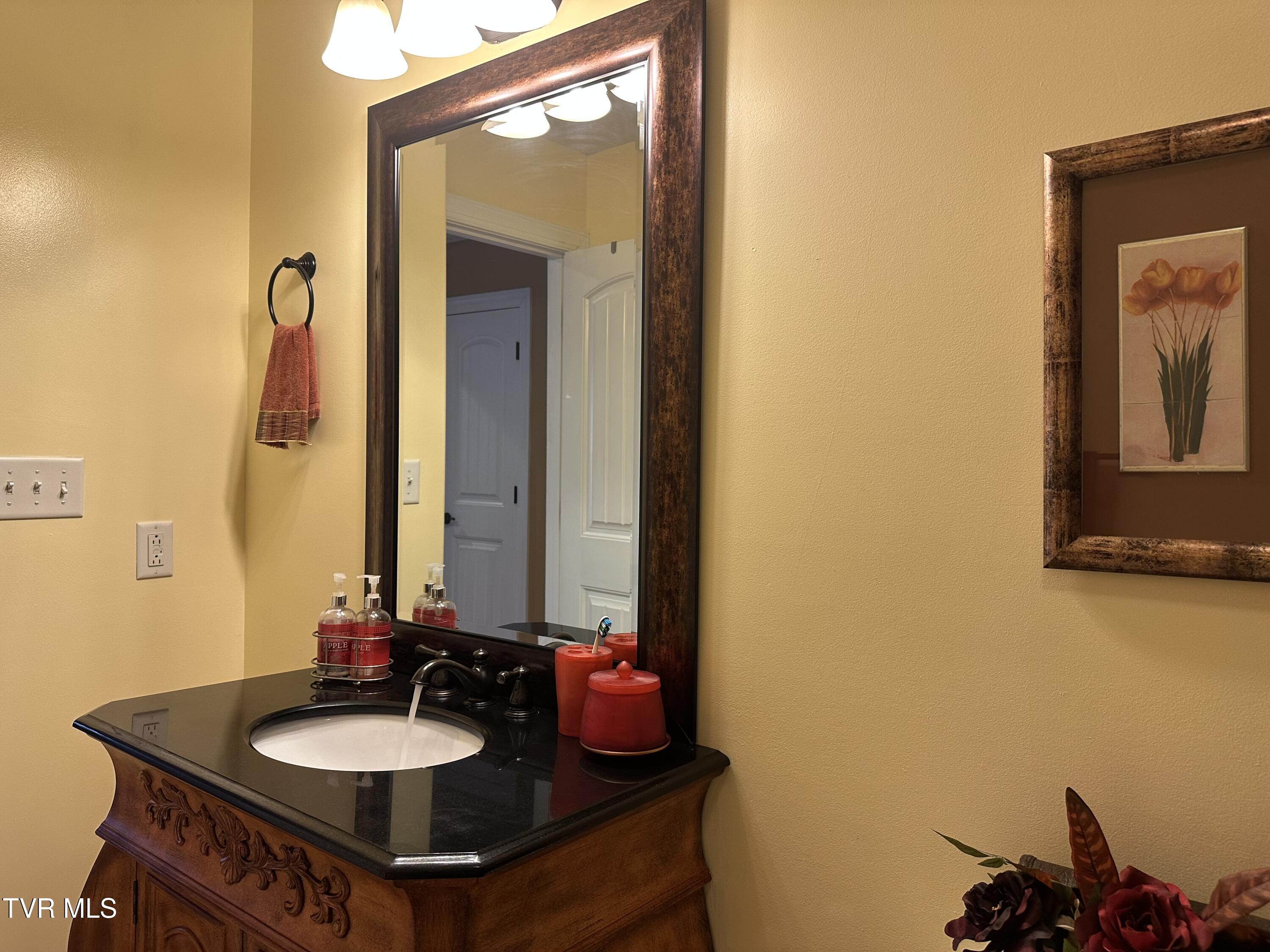 1321 Kendrick Creek Road Kingsport, TN 37663 - Photo 72 of 133 Guest bathroom