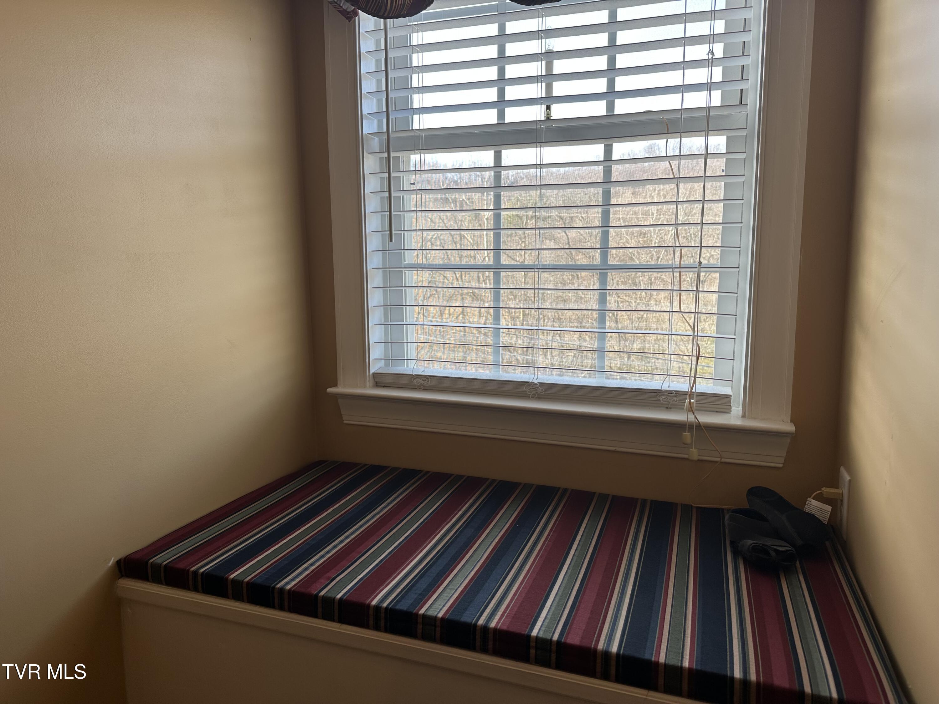 1321 Kendrick Creek Road Kingsport, TN 37663 - Photo 80 of 133 two Window seats