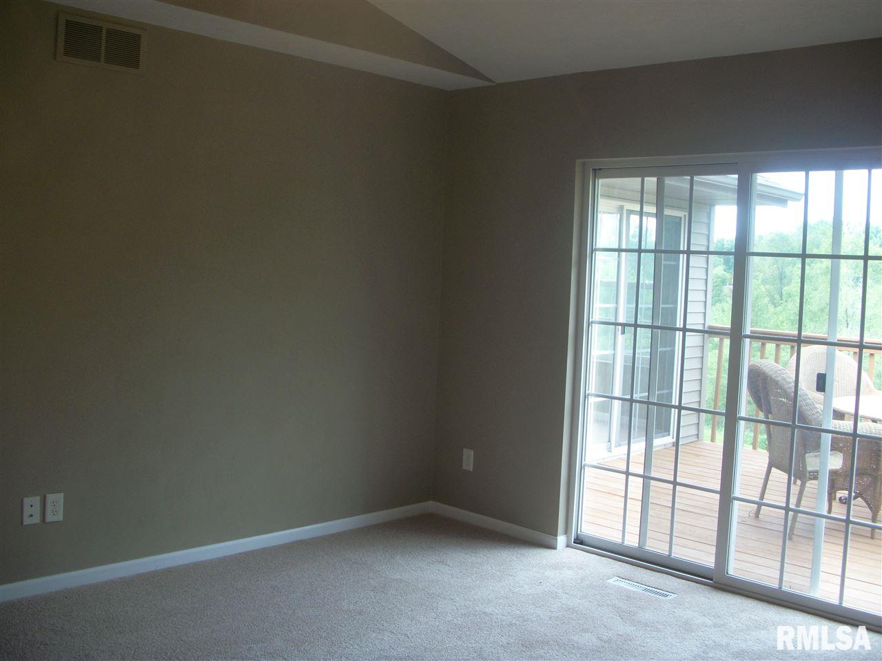 5001 Red Fox Road Bettendorf, IA 52722 - Photo 8 of 18