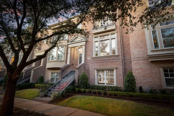 $995,000 | 6 History Row, The Woodlands, TX 77380