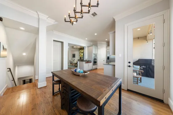$995,000 | 6 History Row, The Woodlands, TX 77380