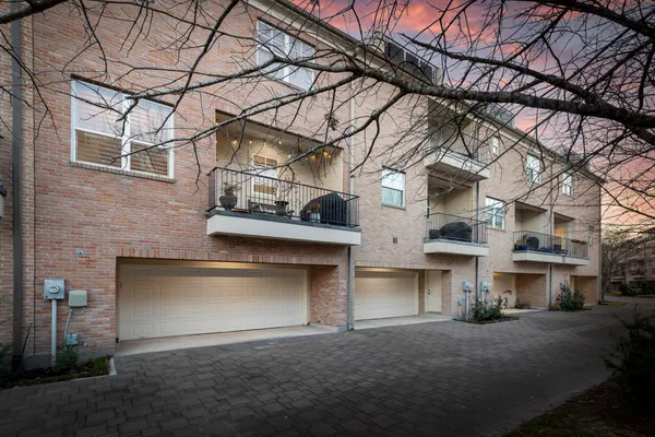$995,000 | 6 History Row, The Woodlands, TX 77380