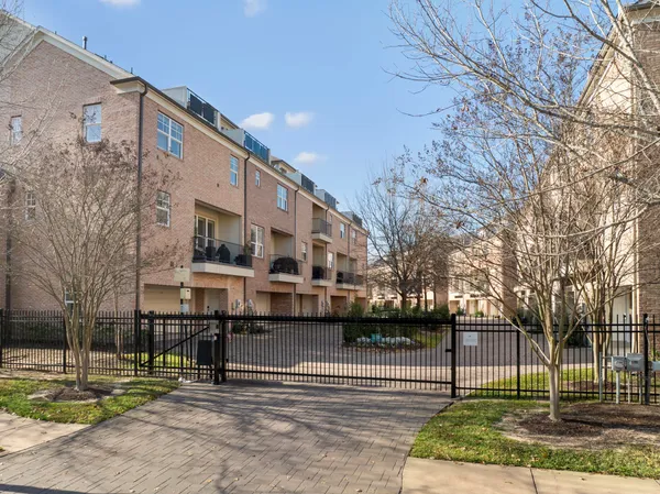 $995,000 | 6 History Row, The Woodlands, TX 77380