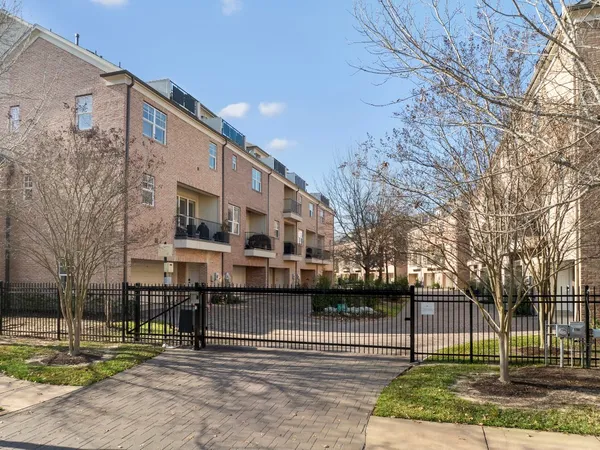 $995,000 | 6 History Row, The Woodlands, TX 77380