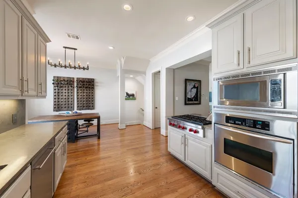 $995,000 | 6 History Row, The Woodlands, TX 77380