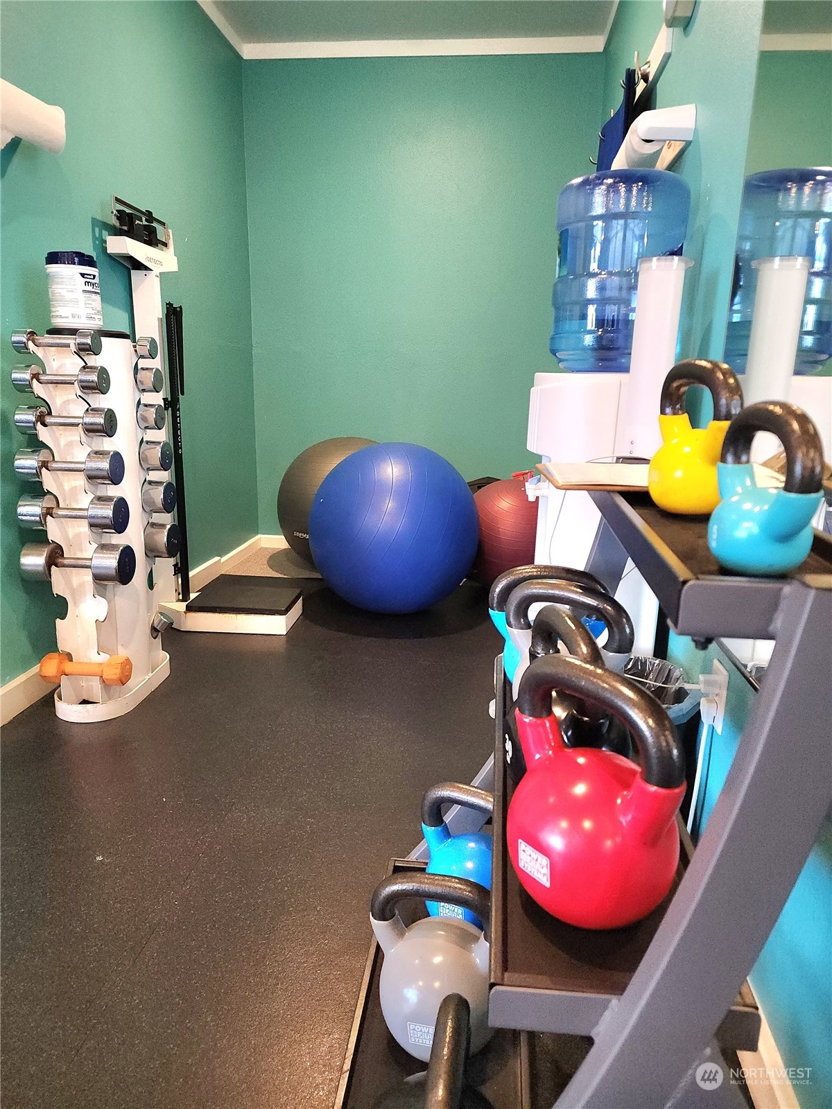 1 Lakeside 709-o Manson, WA 98831 - Photo 36 of 39 a room with gym equipment
