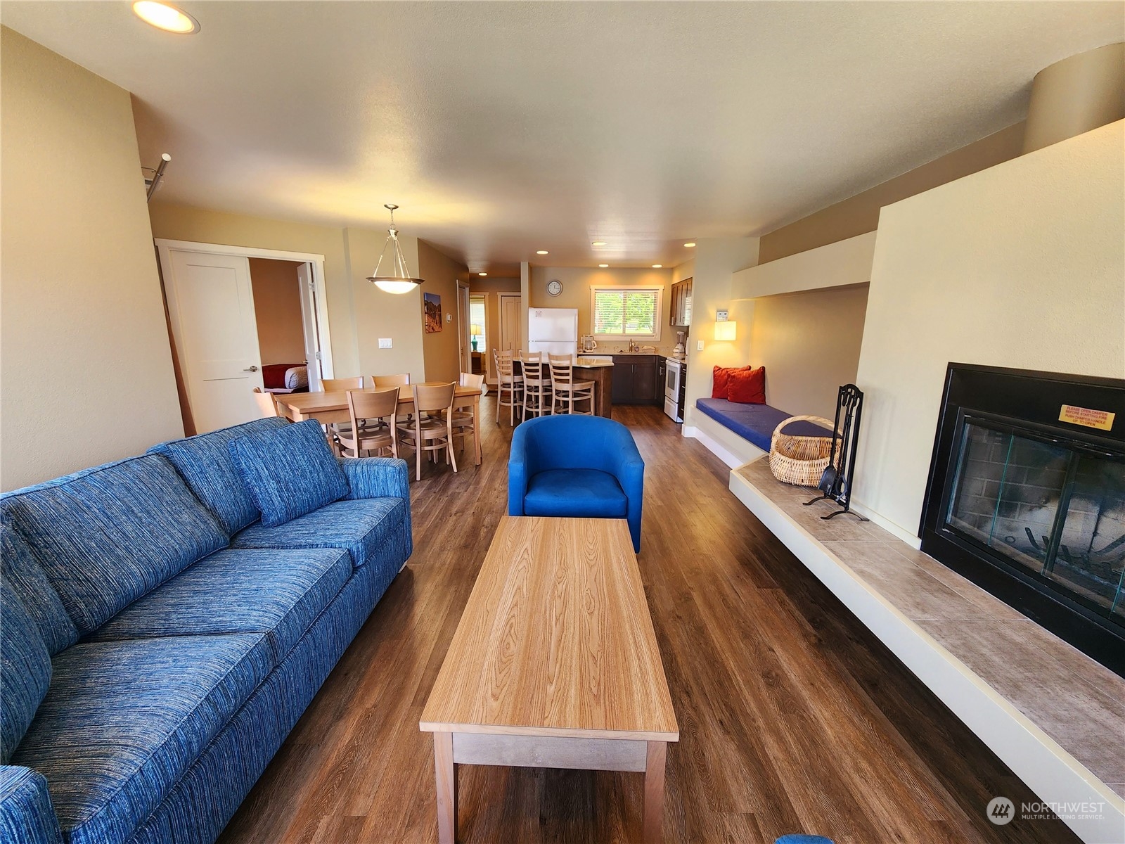 1 Lakeside 709-o Manson, WA 98831 - Photo 6 of 39 a living room with furniture and a flat screen tv