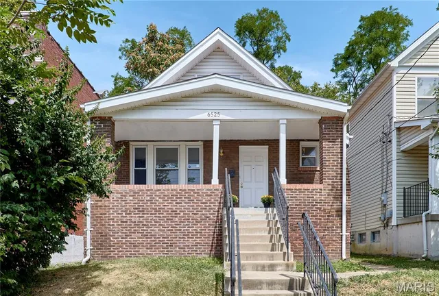 $190,000 | 6525 Bartmer Avenue, University City, MO 63130