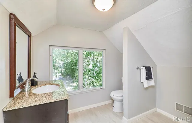 $190,000 | 6525 Bartmer Avenue, University City, MO 63130