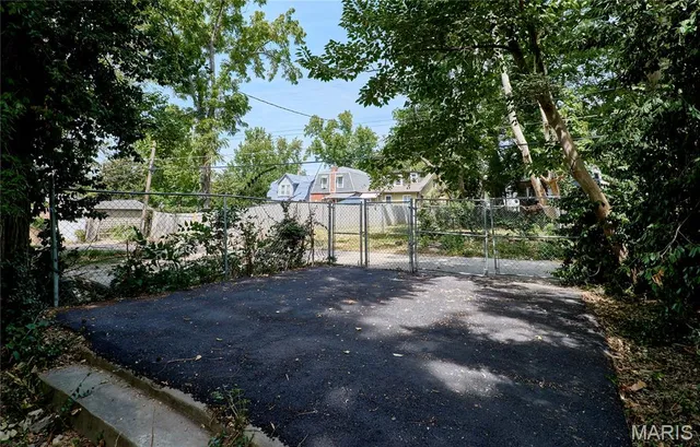 $190,000 | 6525 Bartmer Avenue, University City, MO 63130