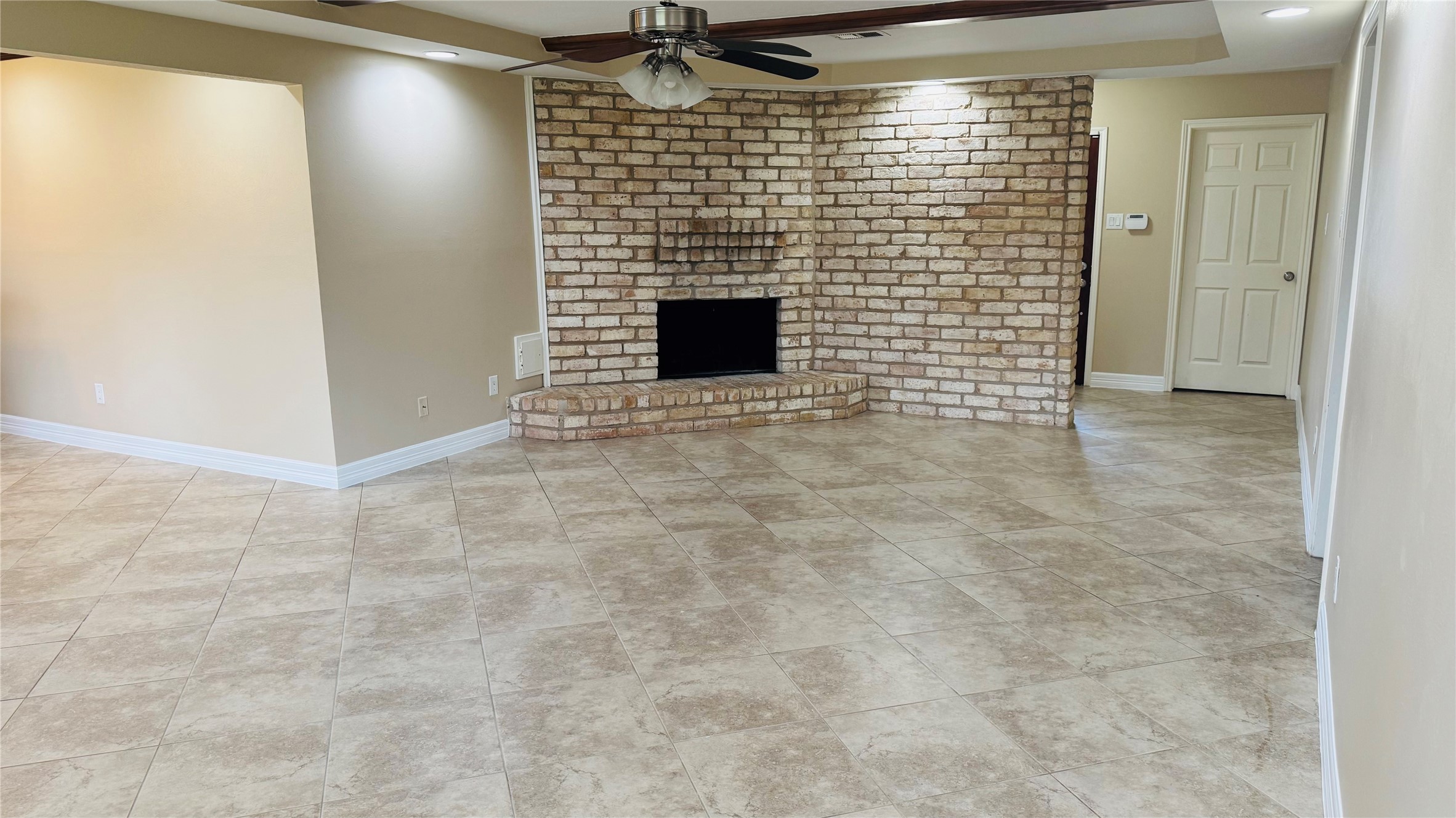 3310 Glen Spring Drive Houston, TX 77339 - Photo 5 of 18 a view of empty room with shower