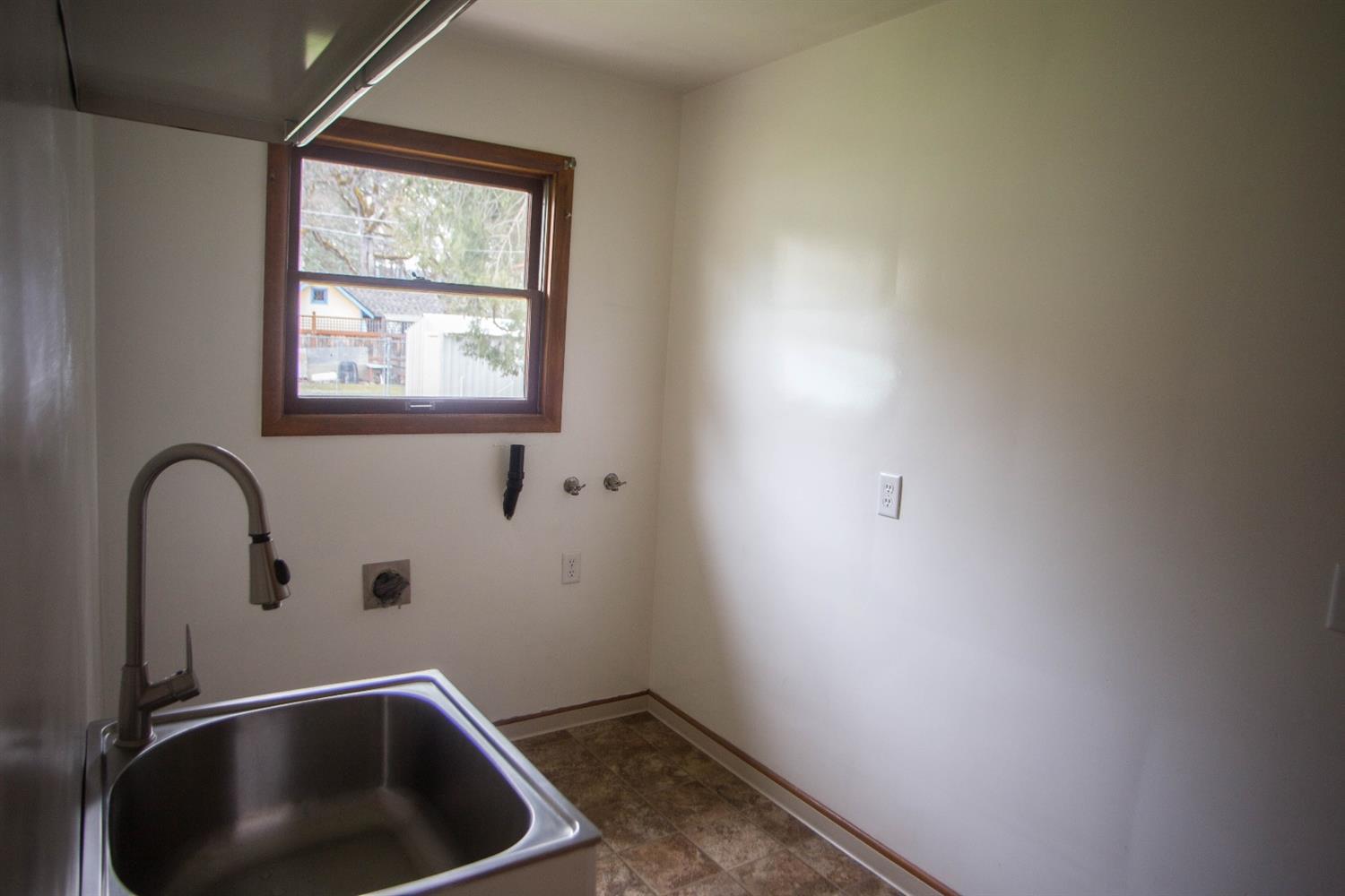 282 Oak Grove Road Medford, OR 97501 - Photo 17 of 26 Additional Photo