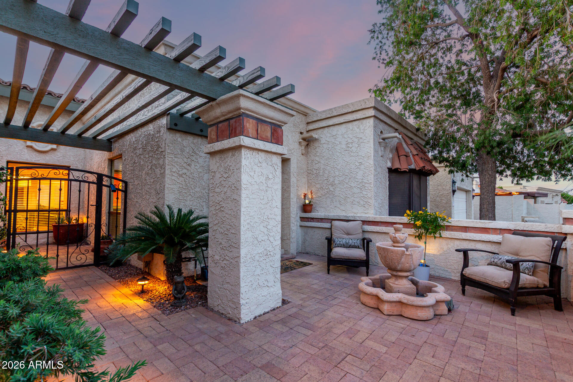 9012 South 47th Place Phoenix, AZ 85044 - Photo 3 of 54 a outdoor space with furniture