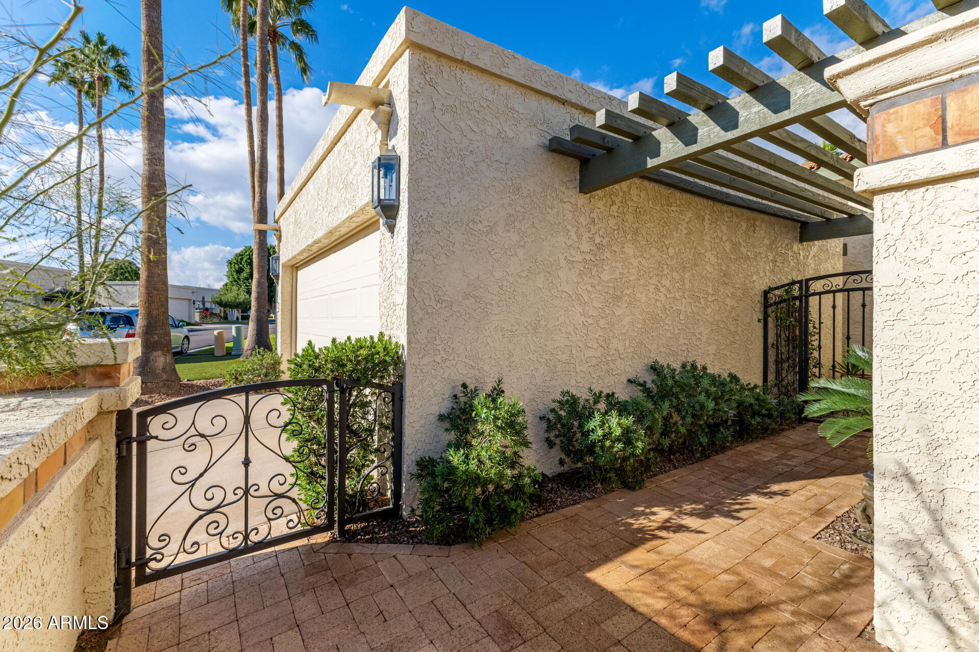 9012 South 47th Place Phoenix, AZ 85044 - Photo 4 of 54 a street sign on the side of building