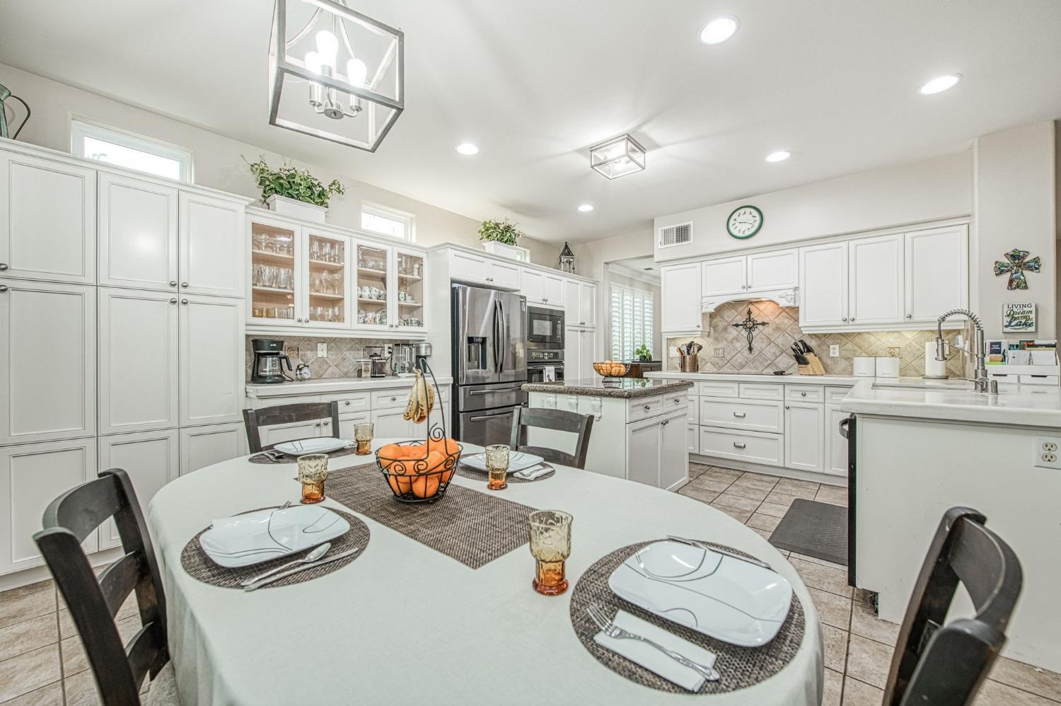 4626 North Arrow Ridge Way Clovis, CA 93619 - Photo 20 of 79