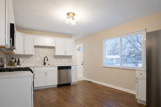 $184,900 | 4506 Windsor Court, Richton Park, IL 60471