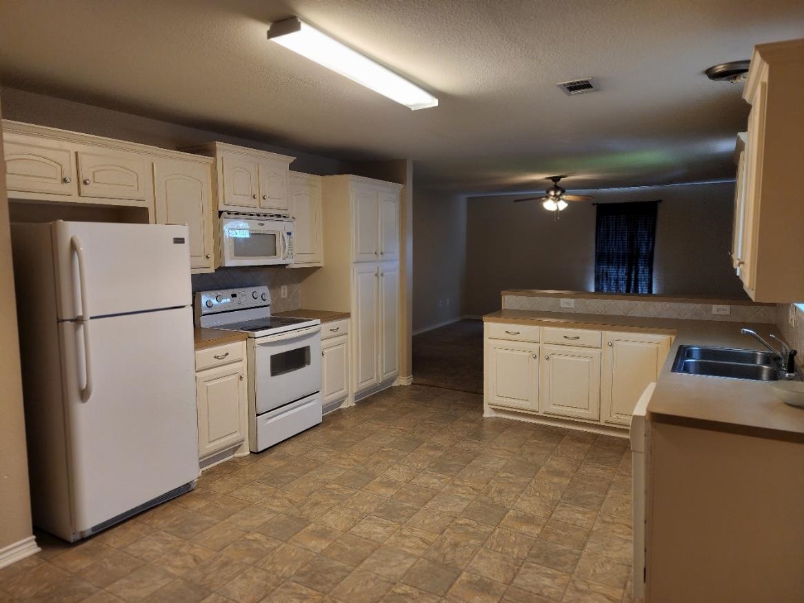 5989 32nd Street Groves, TX 77619 - Photo 2 of 6