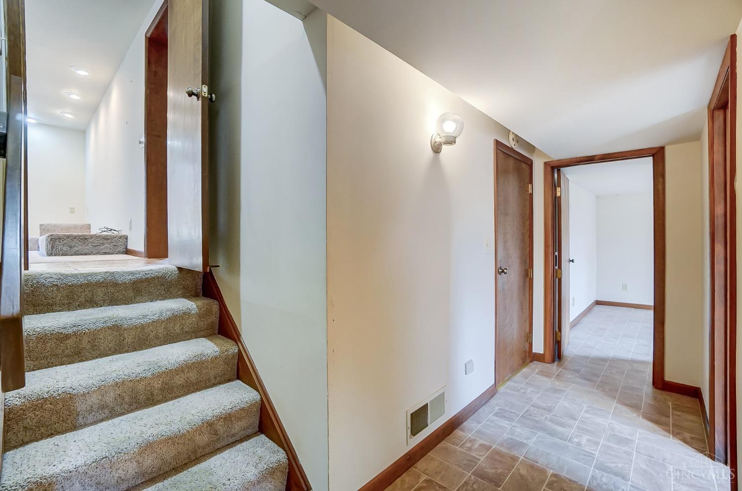 2923 Kleeman Road Cincinnati, OH 45211 - Photo 24 of 36