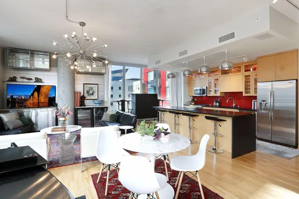 $3,895 | 901 South 2nd Street, Unit 401, Minneapolis, MN 55415