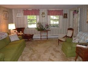 72 Tsienneto Road Derry, NH 03038 - Photo 3 of 9