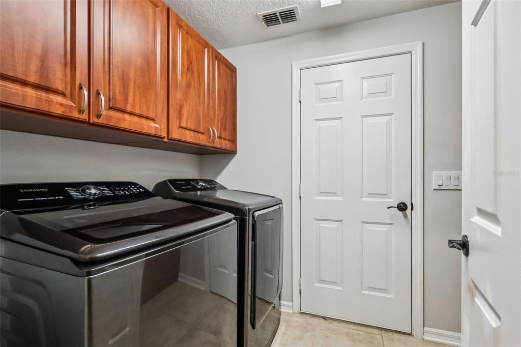 8350 Bowden Way Windermere, FL 34786 - Photo 38 of 45 a stove top oven sitting inside of a kitchen