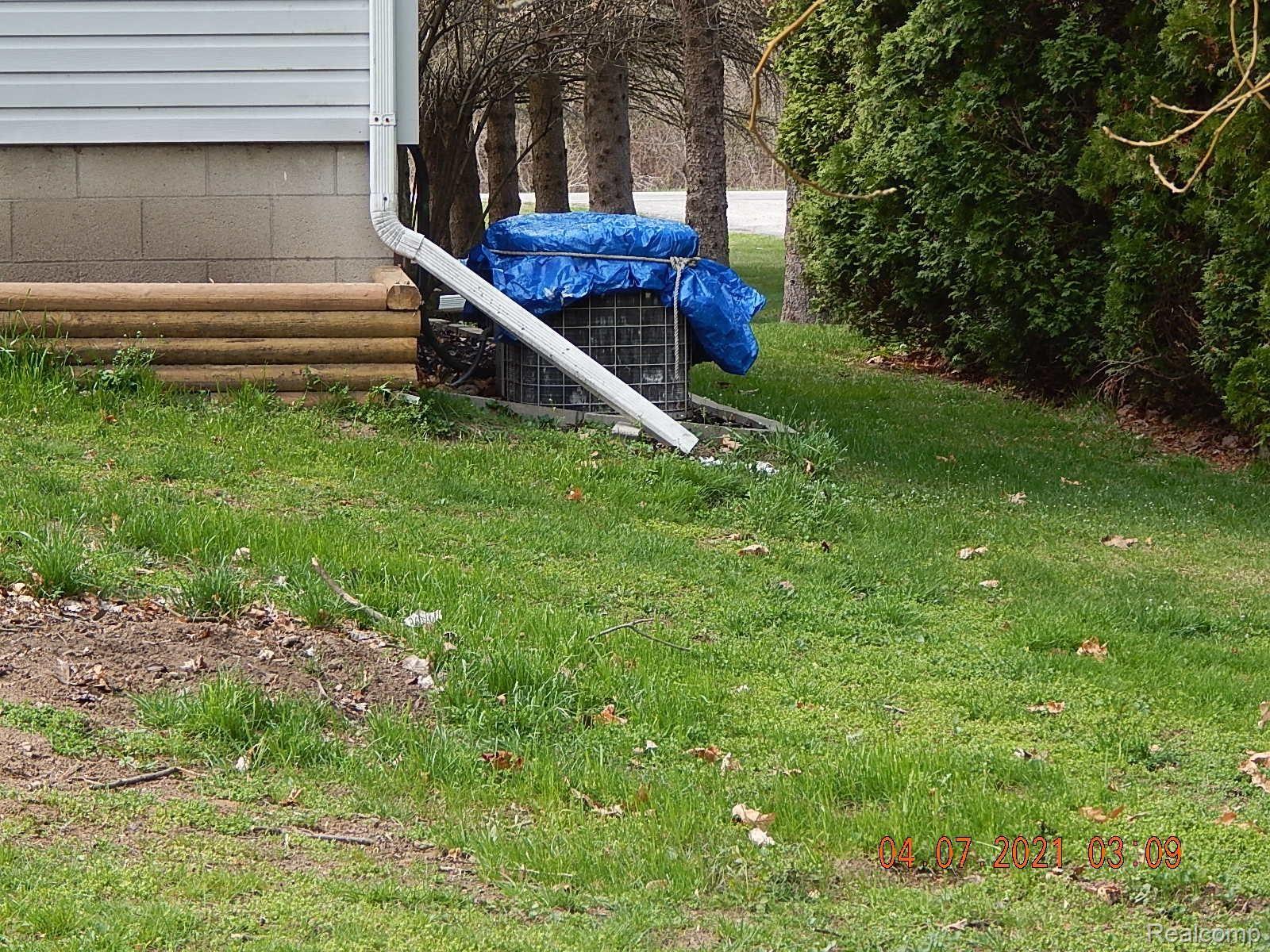 3090 Gruber Road Monroe, MI 48162 - Photo 14 of 61 DSCN4737 - Copy.JPG