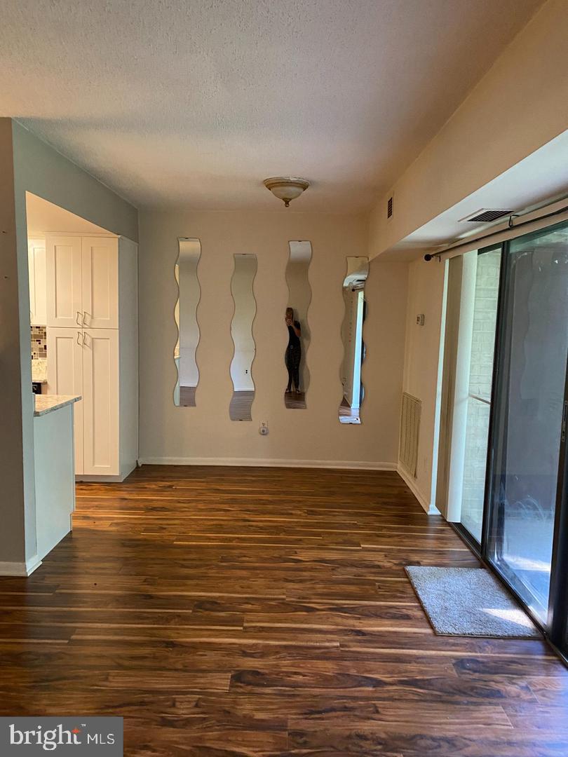 11643 Stoneview Square, Unit 2B Reston, VA 20191 - Photo 10 of 12 Spacious living area with unique mirrors.