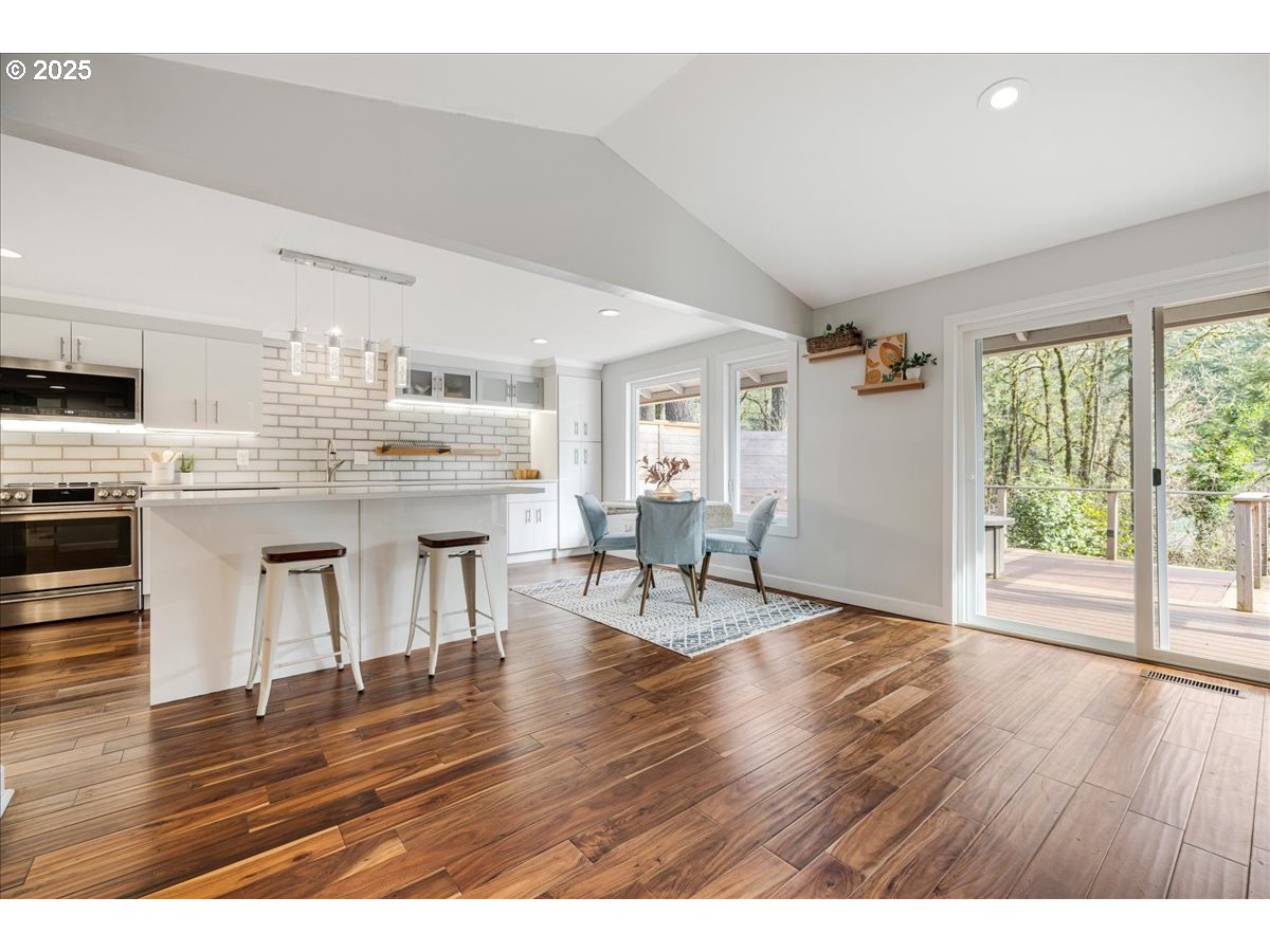 4268 Woodside Circle Lake Oswego, OR 97035 - Photo 12 of 44