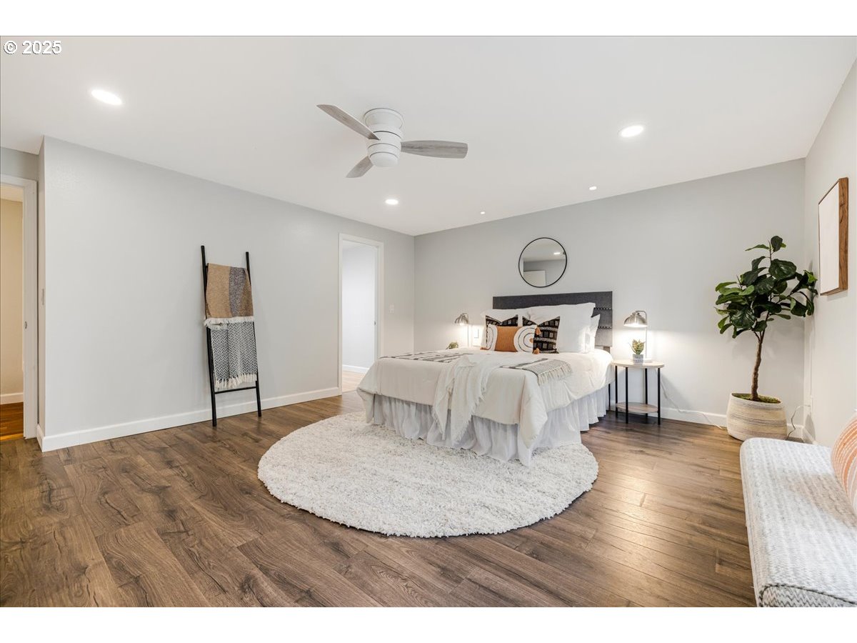 4268 Woodside Circle Lake Oswego, OR 97035 - Photo 19 of 44 a bed room with a bed and a potted plant