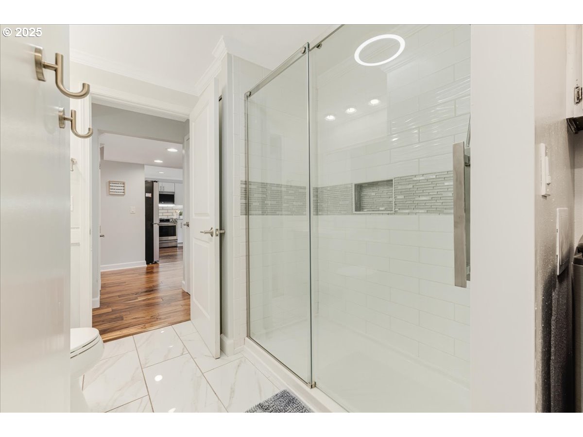 4268 Woodside Circle Lake Oswego, OR 97035 - Photo 26 of 44 a view interior of the house