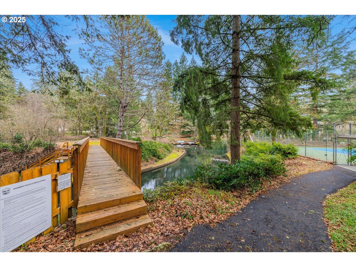 4268 Woodside Circle Lake Oswego, OR 97035 - Photo 38 of 44 a view of outdoor space and yard