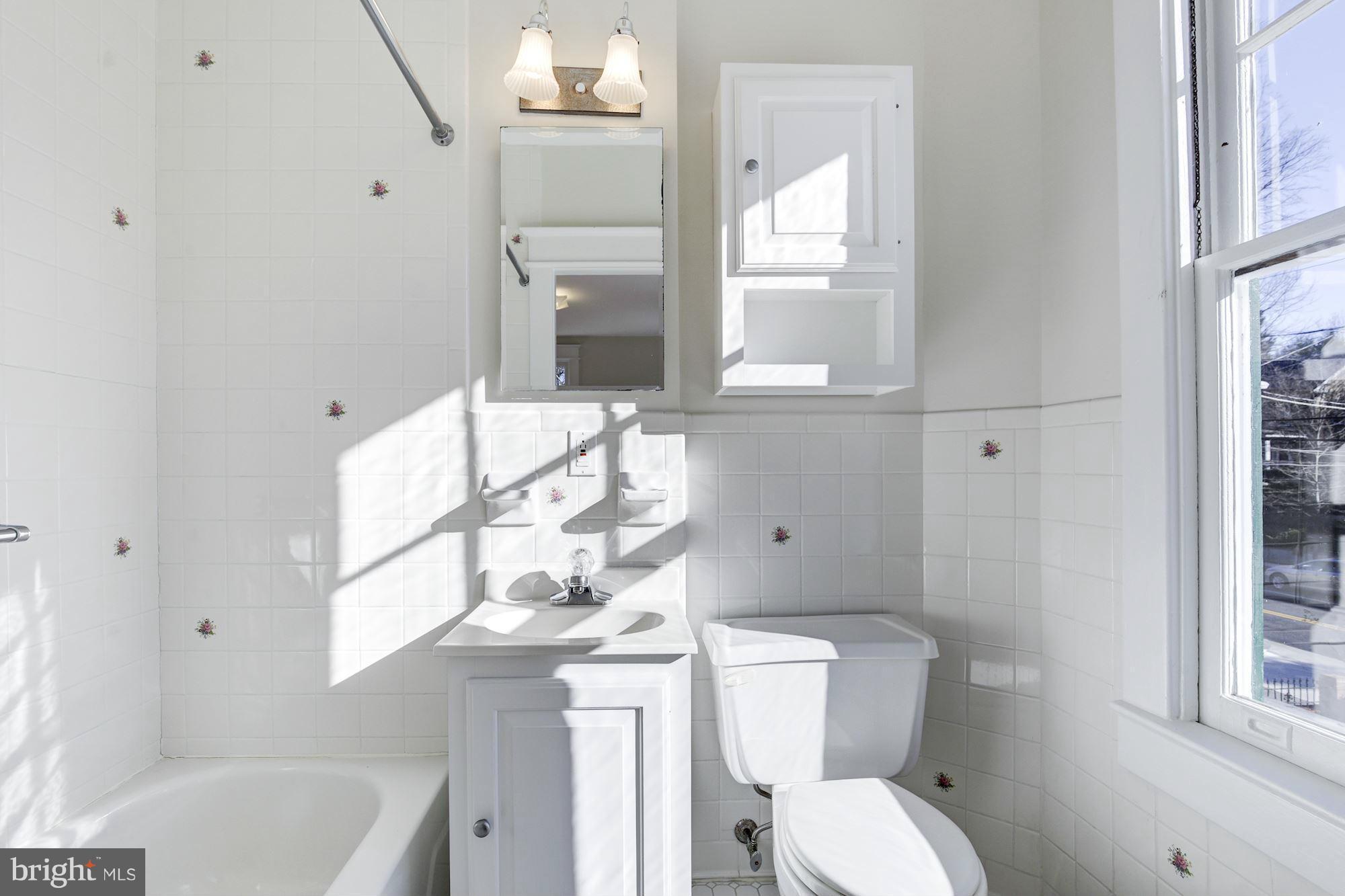3837 Military Road Northwest Washington, DC 20015 - Photo 25 of 30 Bath (Master)
