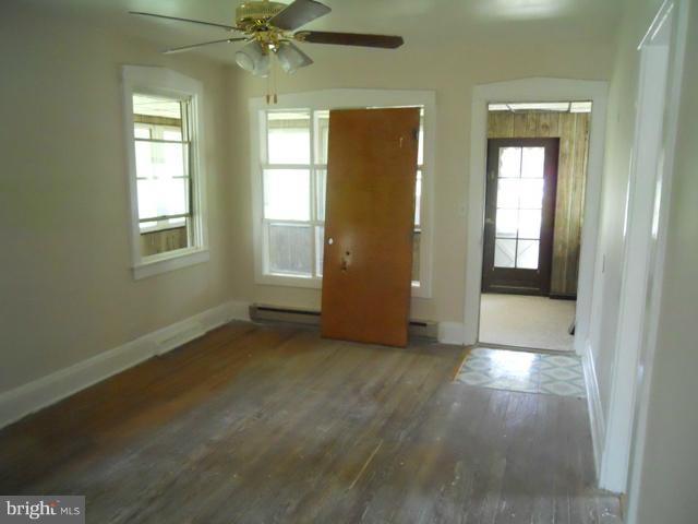 1522 Chesapeake Road Baltimore, MD 21220 - Photo 3 of 6 Living Room