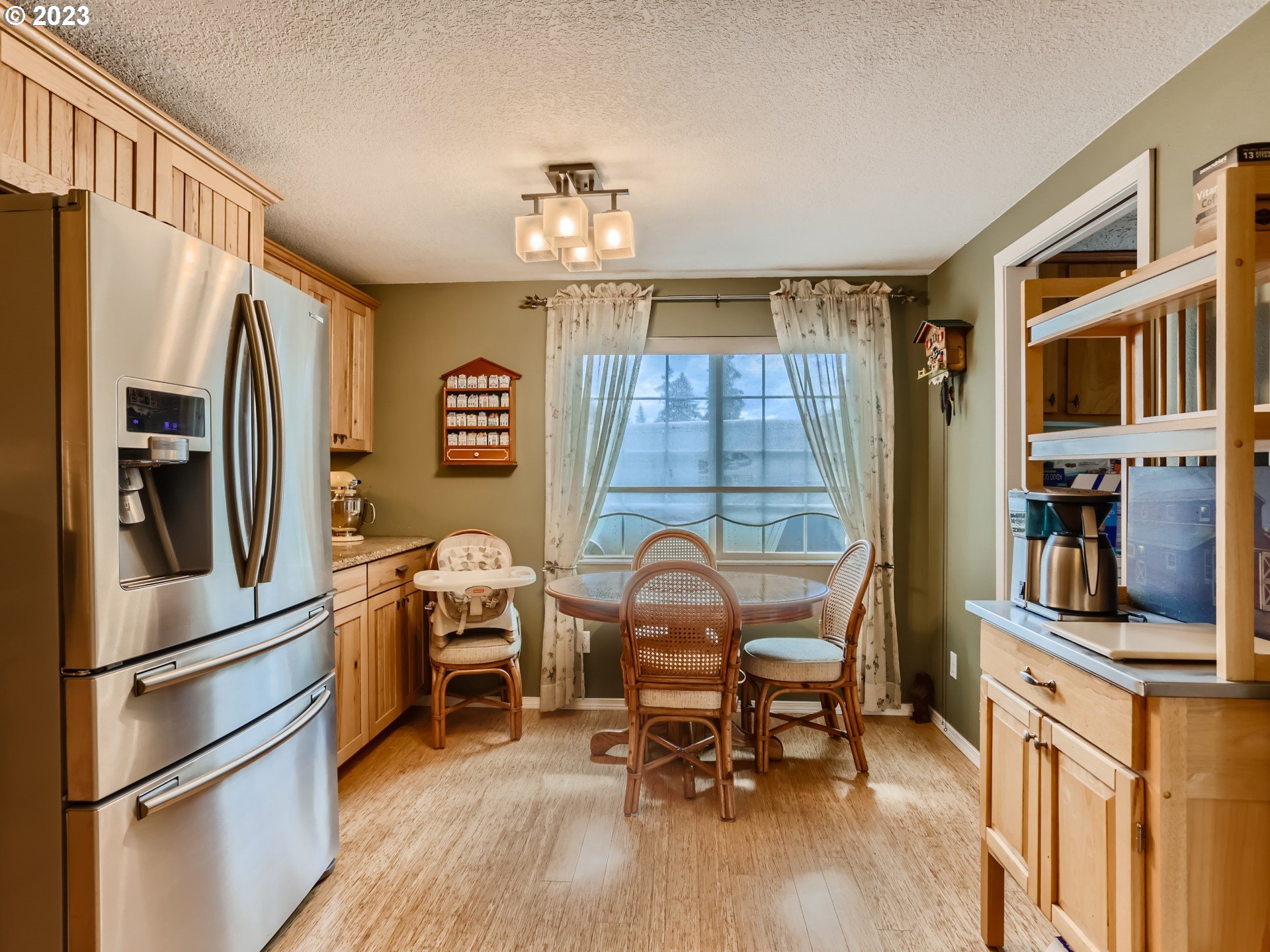 13611 South Union Hall Road Canby, OR 97013 - Photo 12 of 29 a view of a kitchen with fridge and workspace