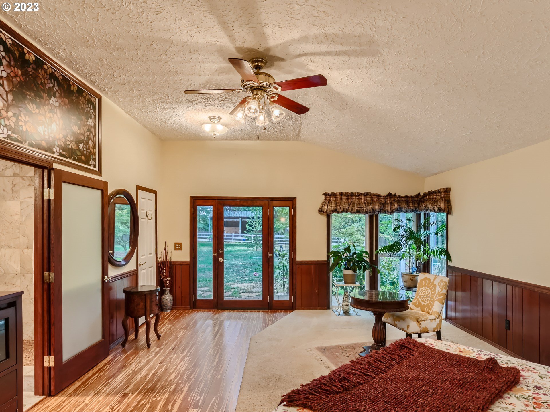 13611 South Union Hall Road Canby, OR 97013 - Photo 19 of 29 a living room with furniture and a window