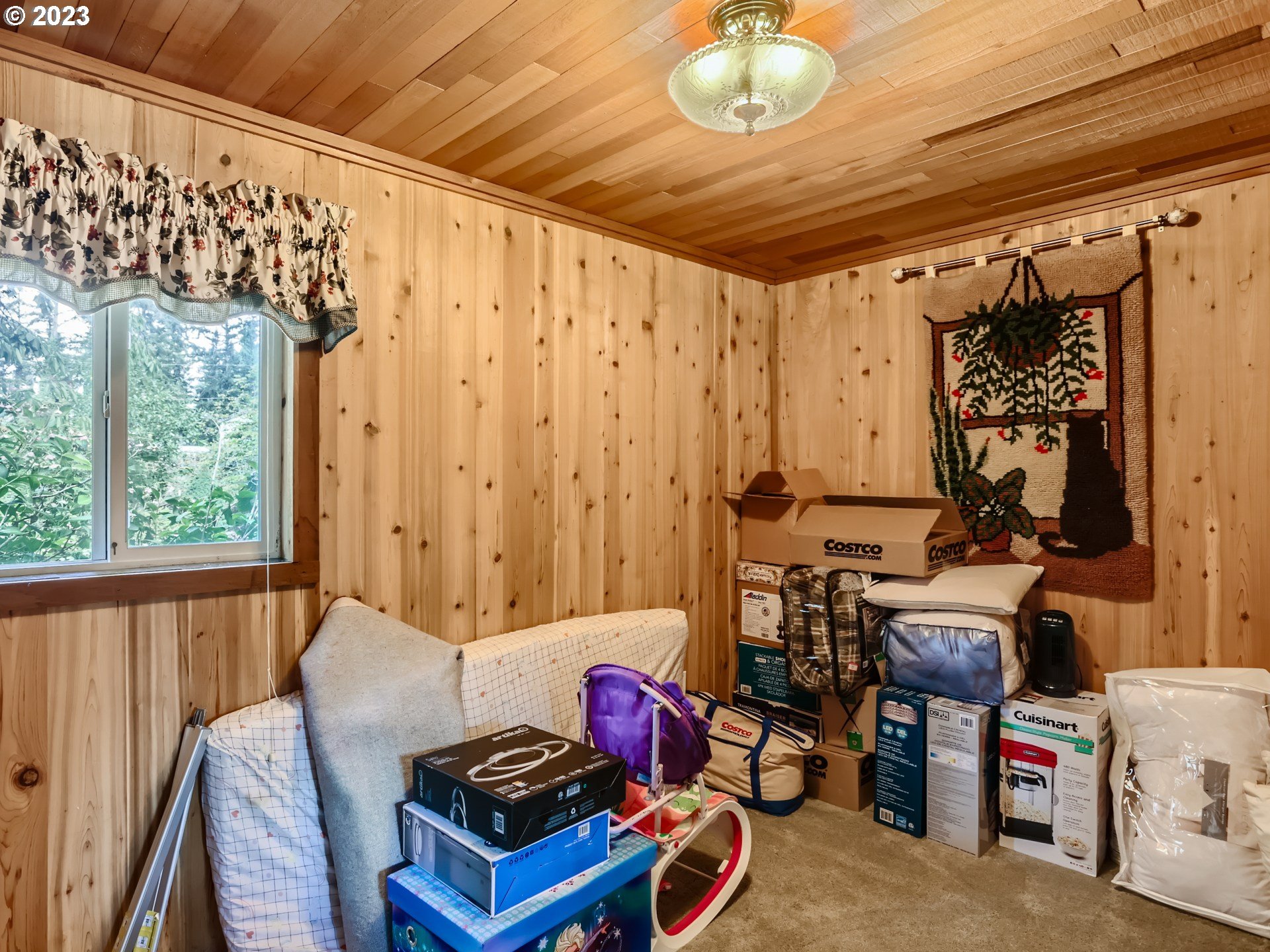 13611 South Union Hall Road Canby, OR 97013 - Photo 21 of 29 a room with musical instruments