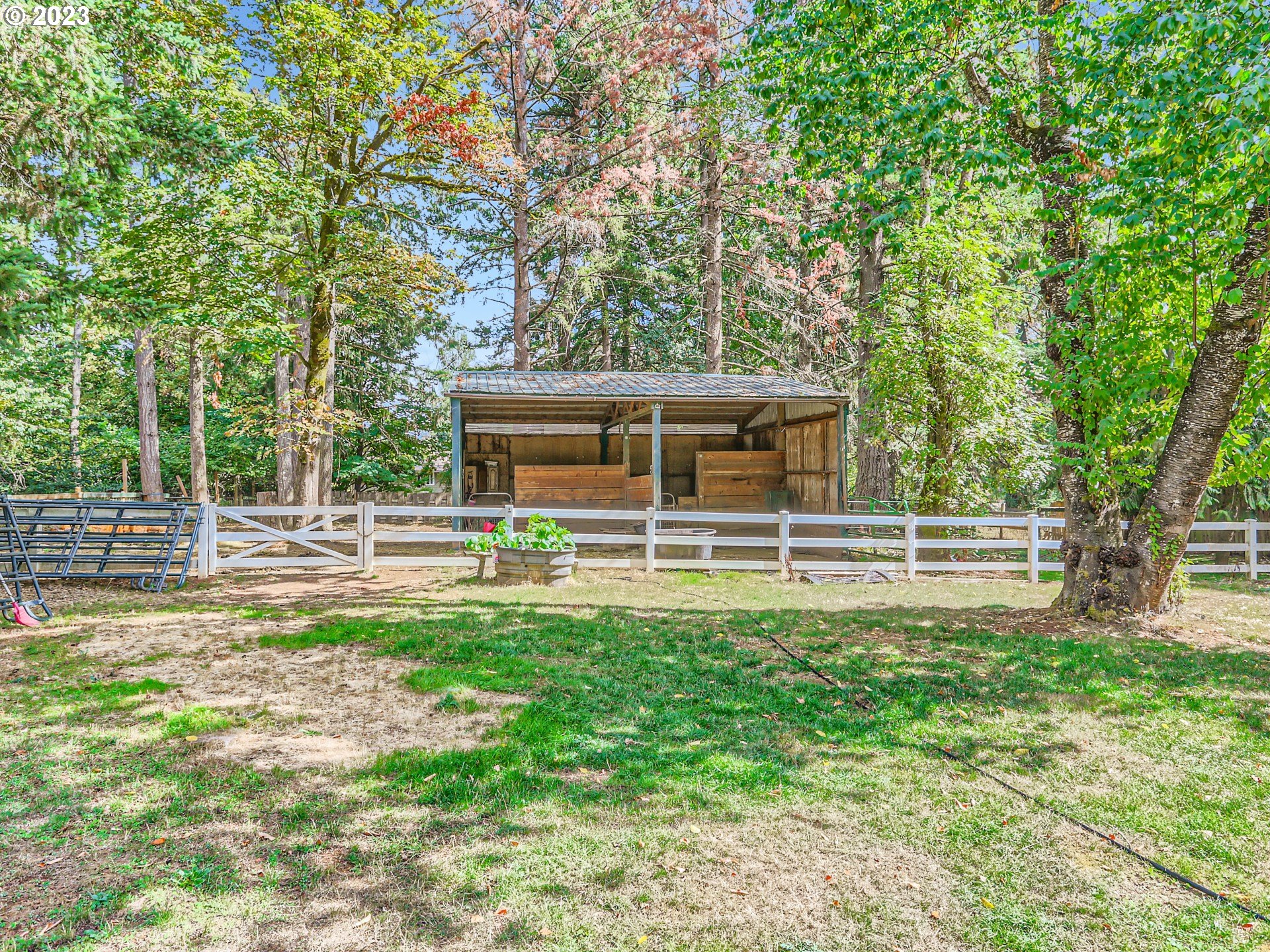 13611 South Union Hall Road Canby, OR 97013 - Photo 28 of 29 a view of a house with backyard