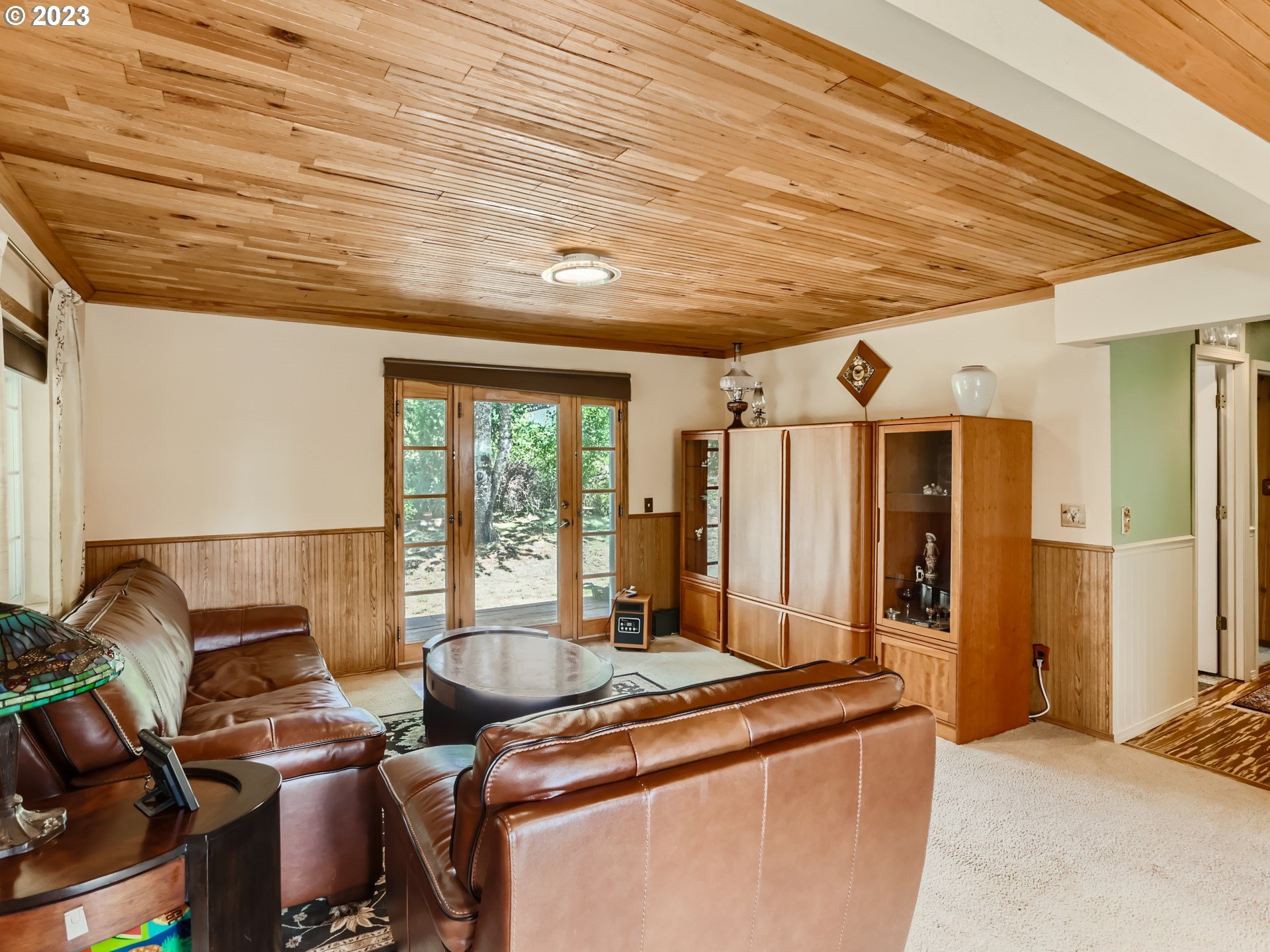 13611 South Union Hall Road Canby, OR 97013 - Photo 6 of 29 a living room with furniture and large windows