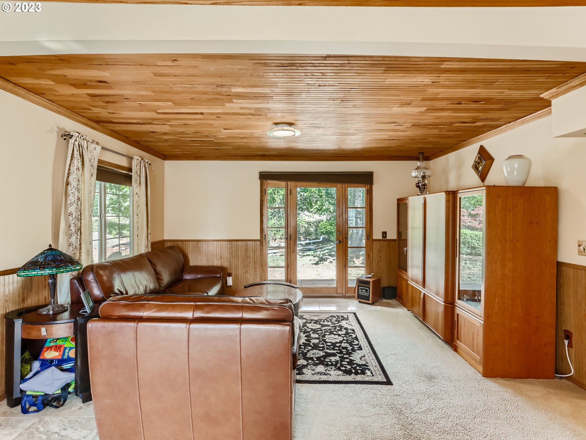 13611 South Union Hall Road Canby, OR 97013 - Photo 7 of 29 a living room with furniture and large windows