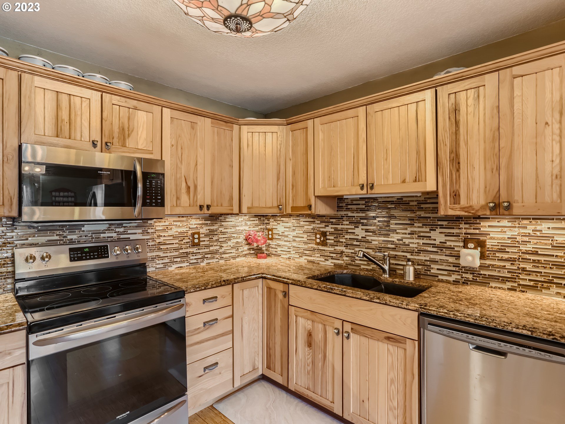 13611 South Union Hall Road Canby, OR 97013 - Photo 9 of 29 a kitchen with stainless steel appliances a stove sink microwave and cabinets