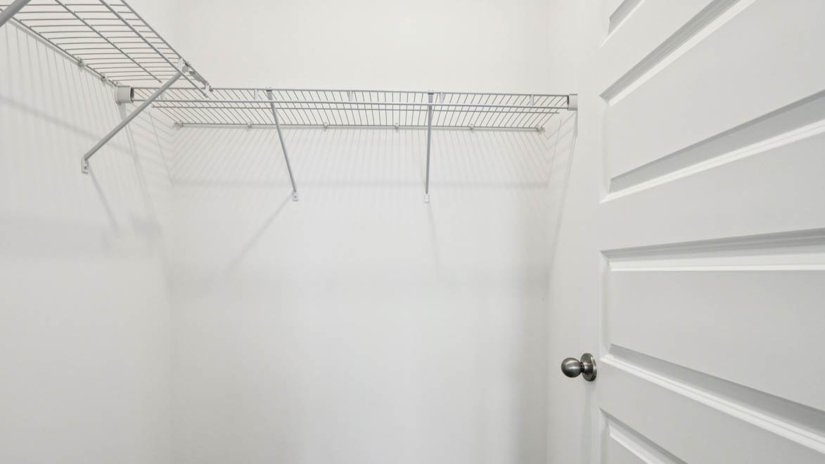 284 Snowdrop Lane Elgin, IL 60124 - Photo 11 of 33 a view of a small room