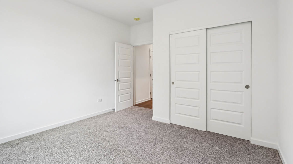 284 Snowdrop Lane Elgin, IL 60124 - Photo 20 of 33 an empty room with closet area